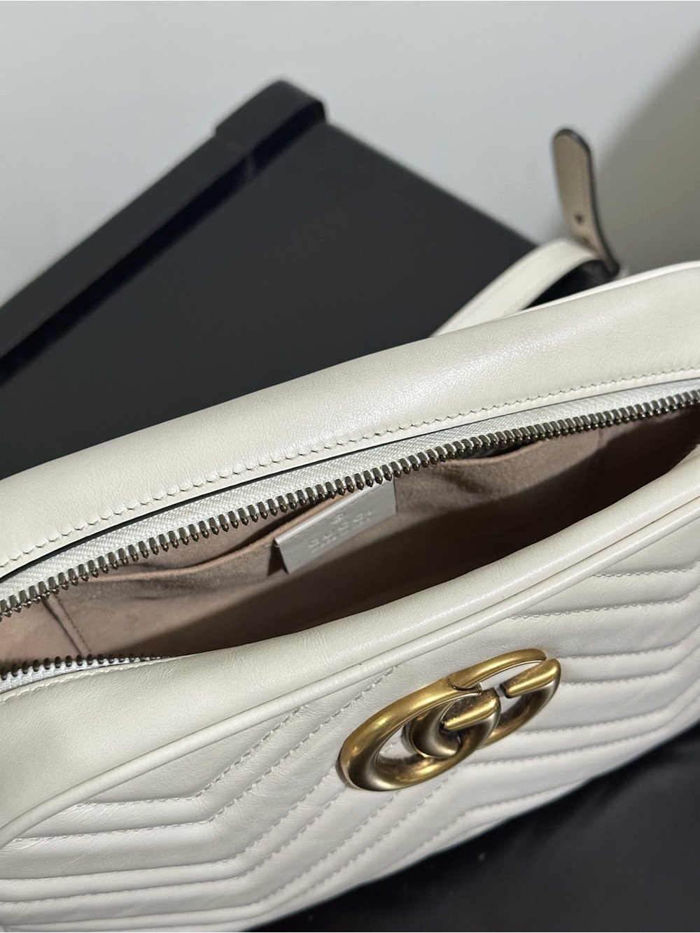 Gucci Marmont Medium Camera Bag with Gold Hardware - Picture 4 of 9